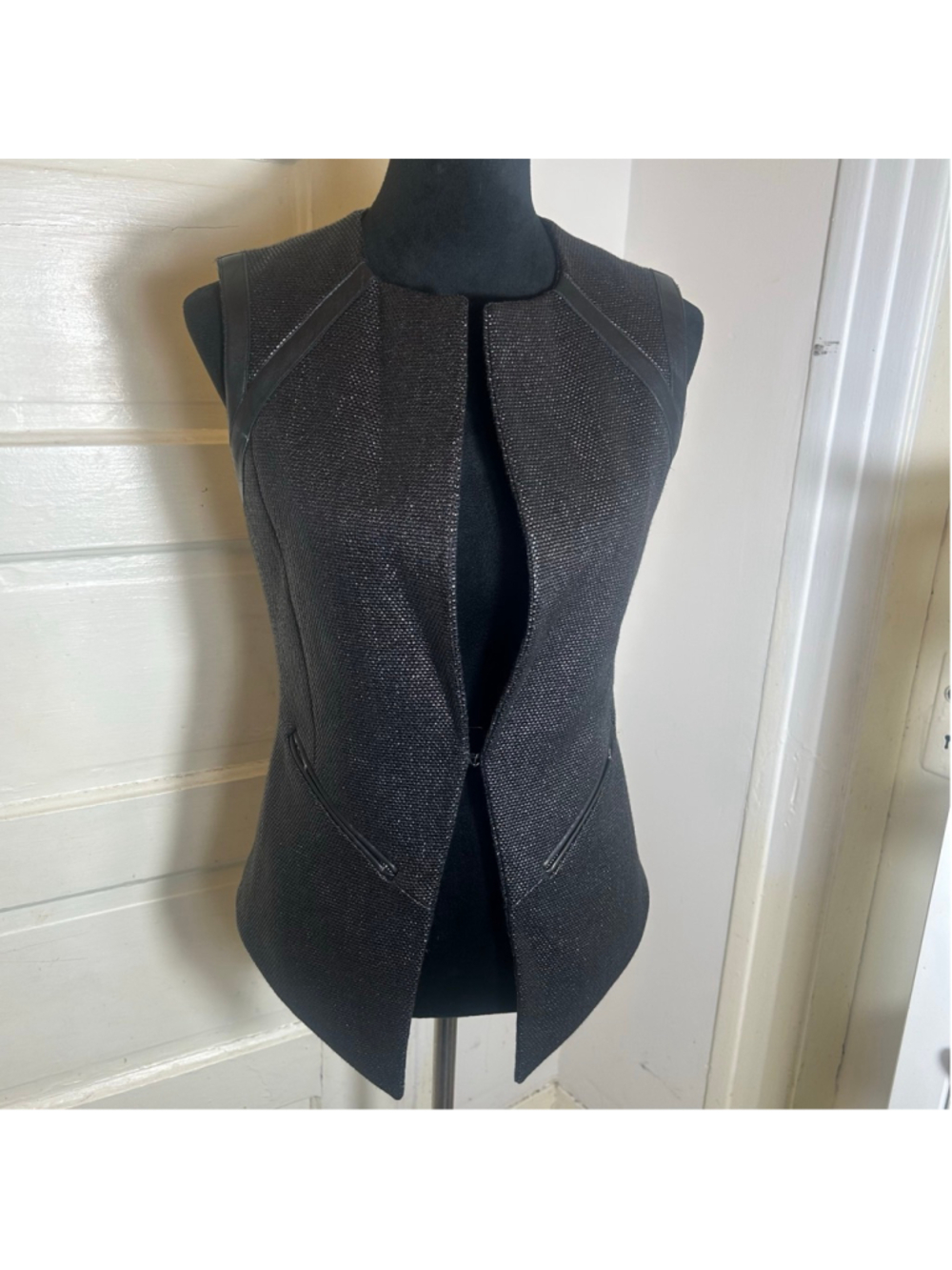 Women's Barbour Black & Gray Tartan Leather Trim Vest Size 4 Goth